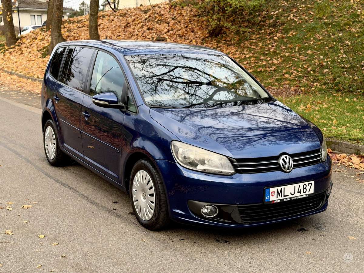 Volkswagen Touran 2012 — rear view