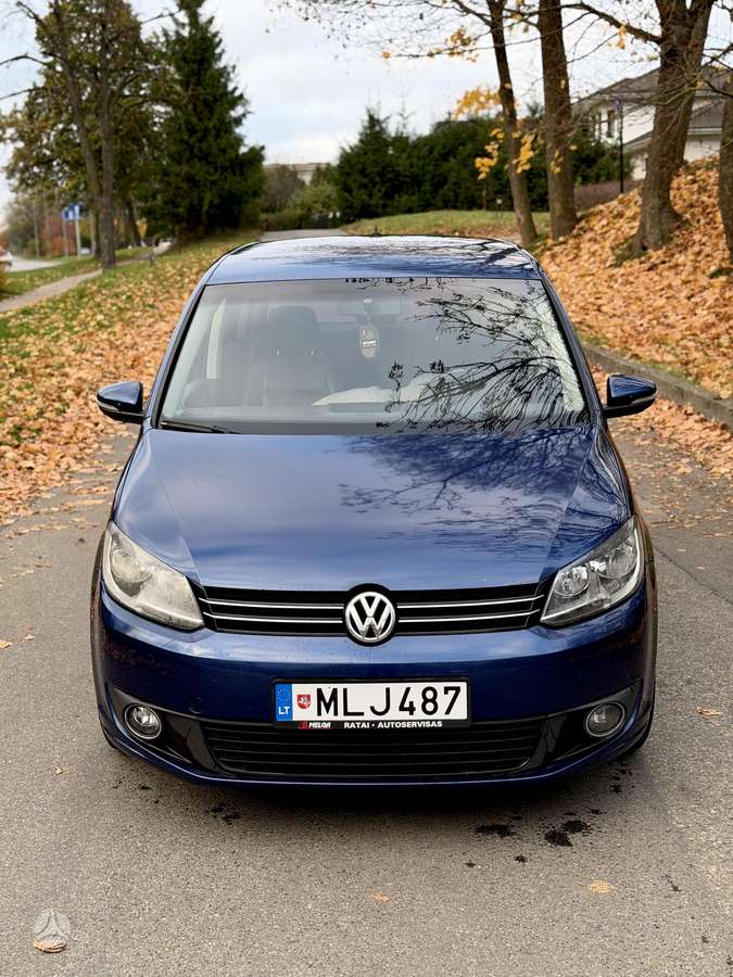 Volkswagen Touran 2012 — interior