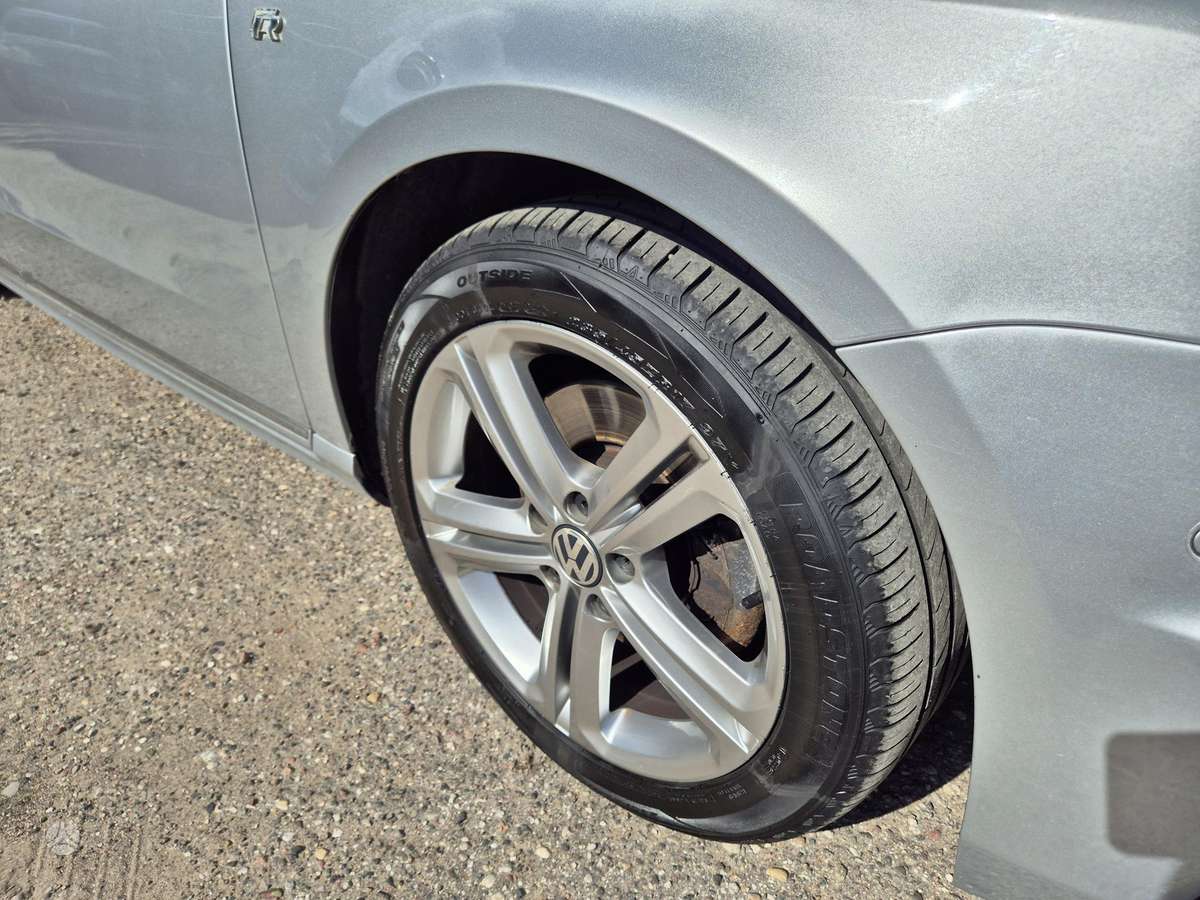 Volkswagen Passat 2011 — photo 16
