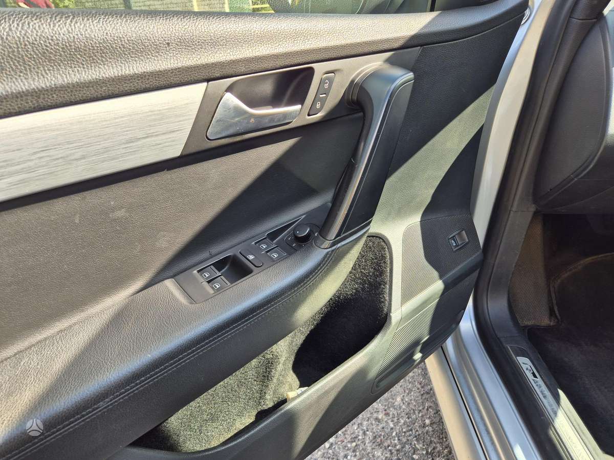 Volkswagen Passat 2011 — photo 25