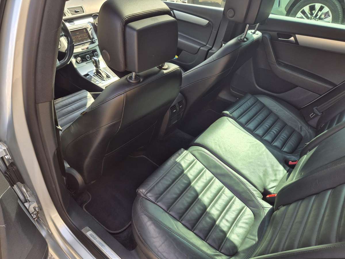 Volkswagen Passat 2011 — photo 28