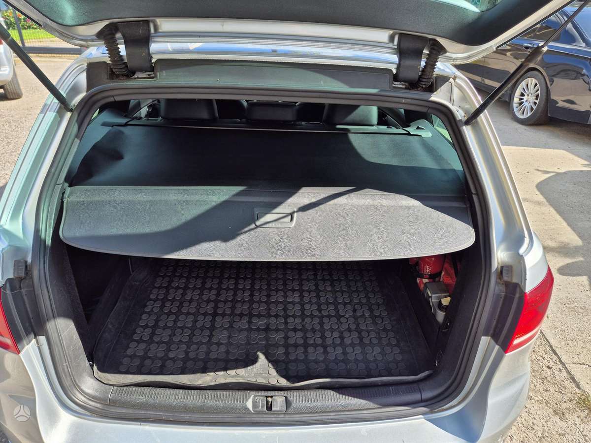 Volkswagen Passat 2011 — photo 33