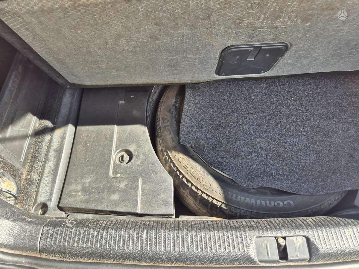 Volkswagen Passat 2011 — photo 35