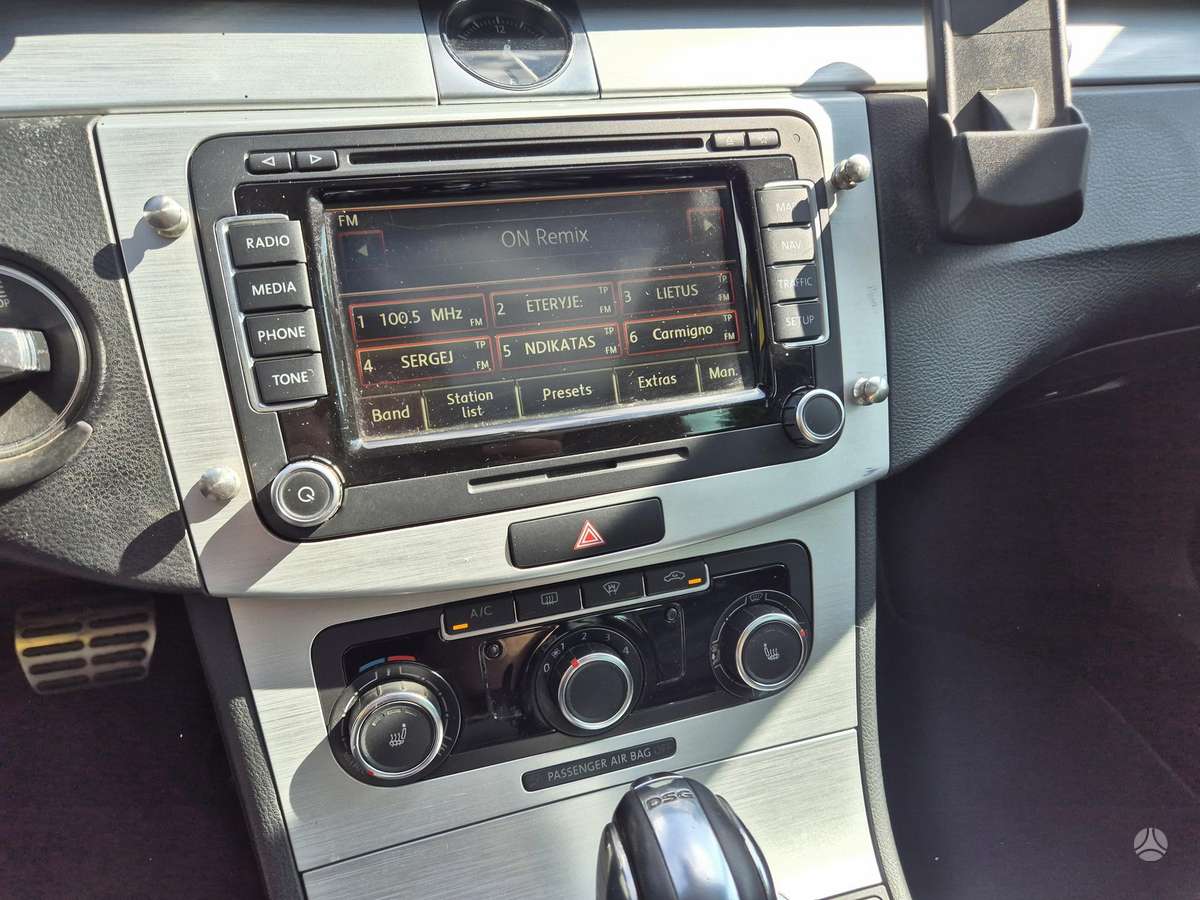 Volkswagen Passat 2011 — photo 37