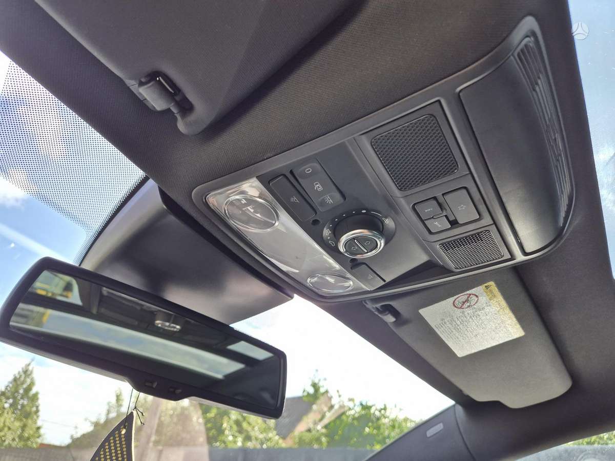 Volkswagen Passat 2011 — photo 39