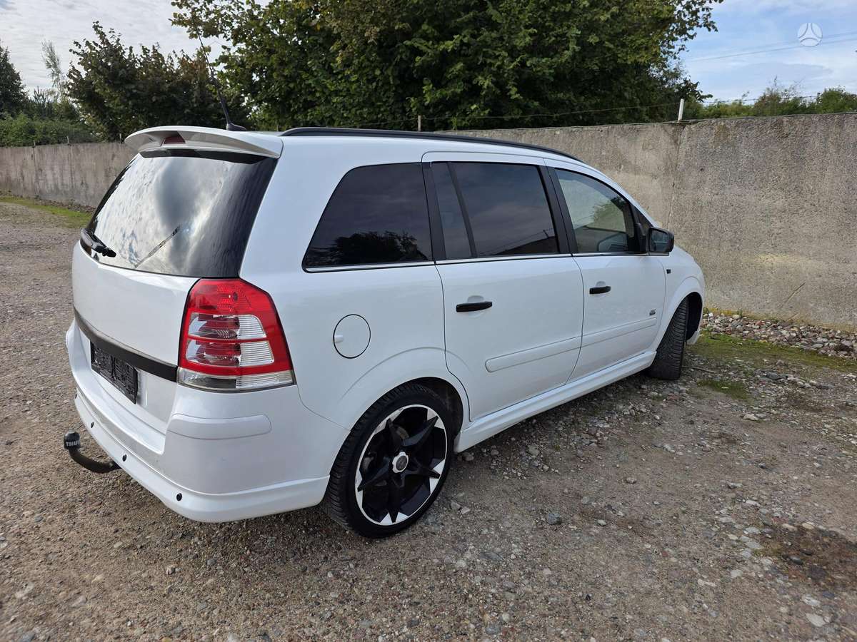 Opel Zafira 2010 — photo 6
