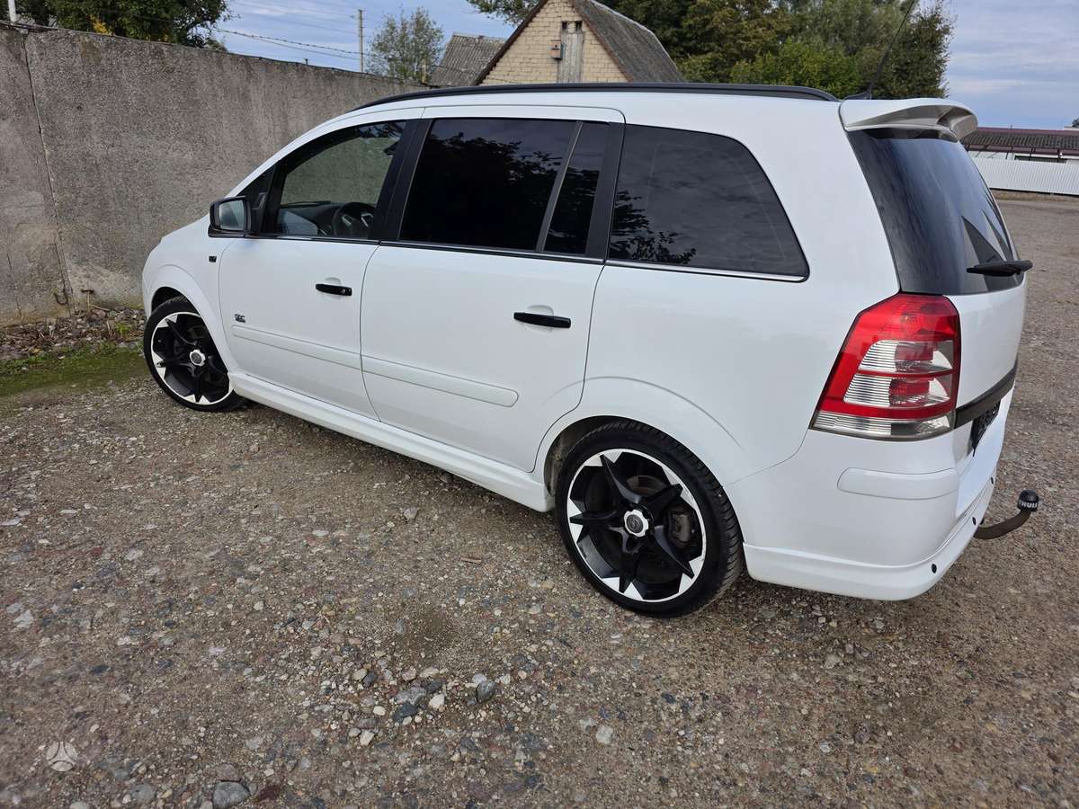Opel Zafira 2010 — photo 7