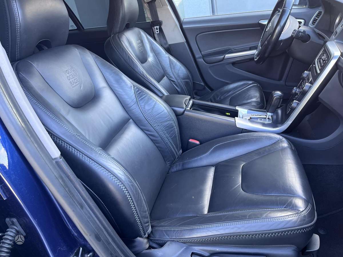 Volvo V60 2011 — photo 11