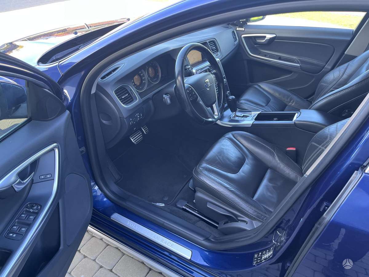 Volvo V60 2011 — photo 12