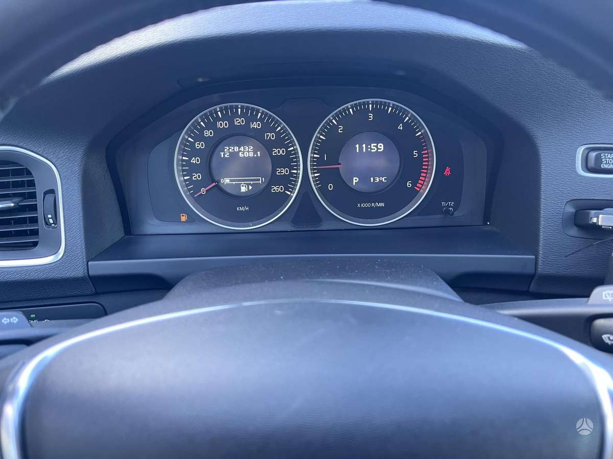Volvo V60 2011 — photo 16