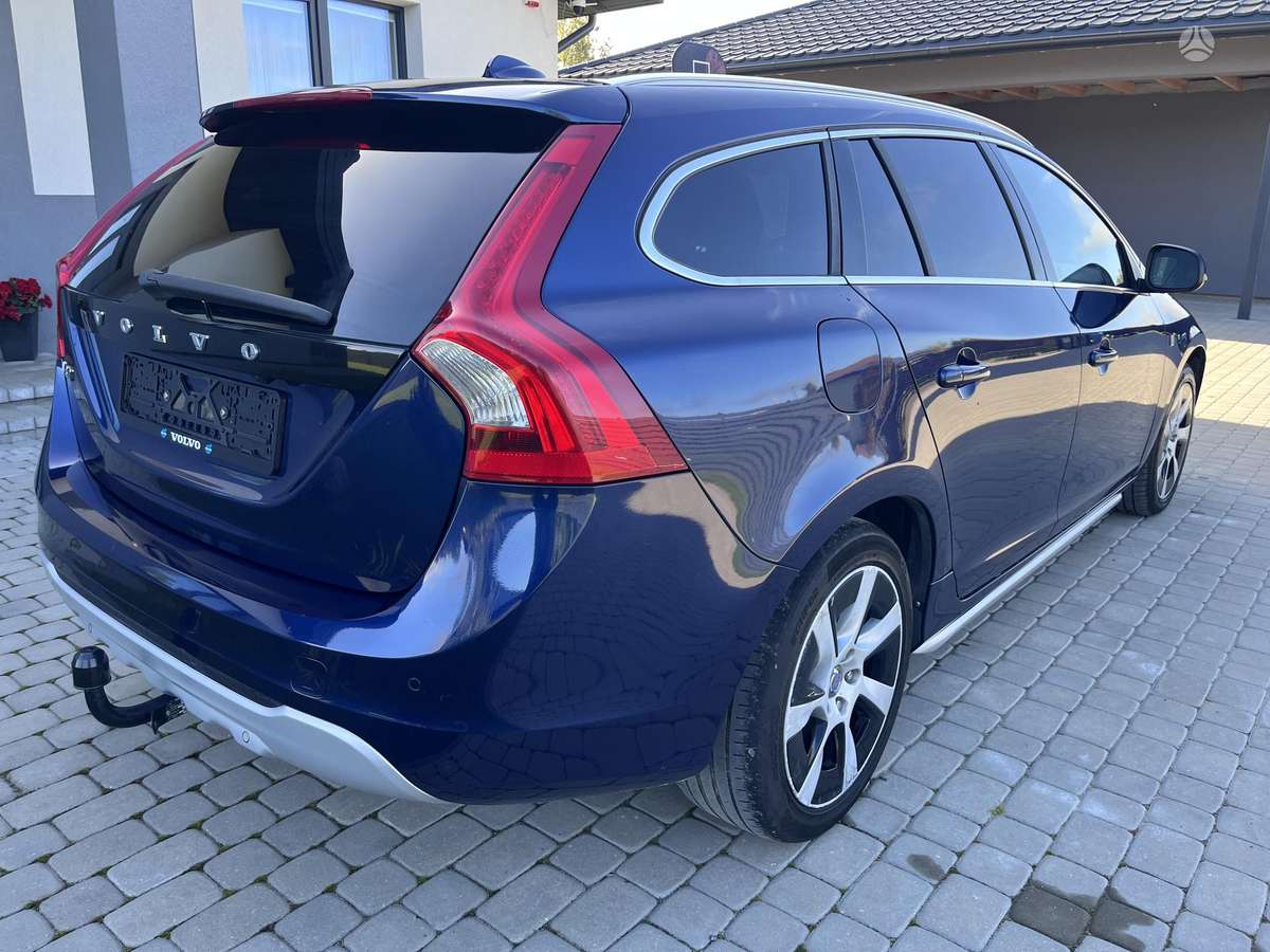 Volvo V60 2011 — interior