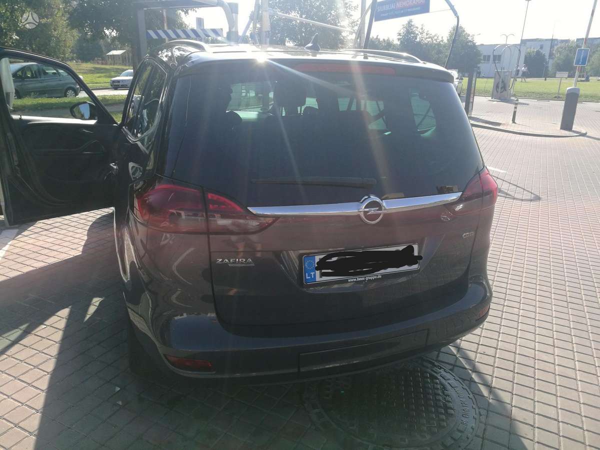 Opel Zafira 2013 — фото 11