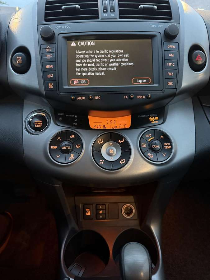 Toyota RAV4 2007 — photo 13