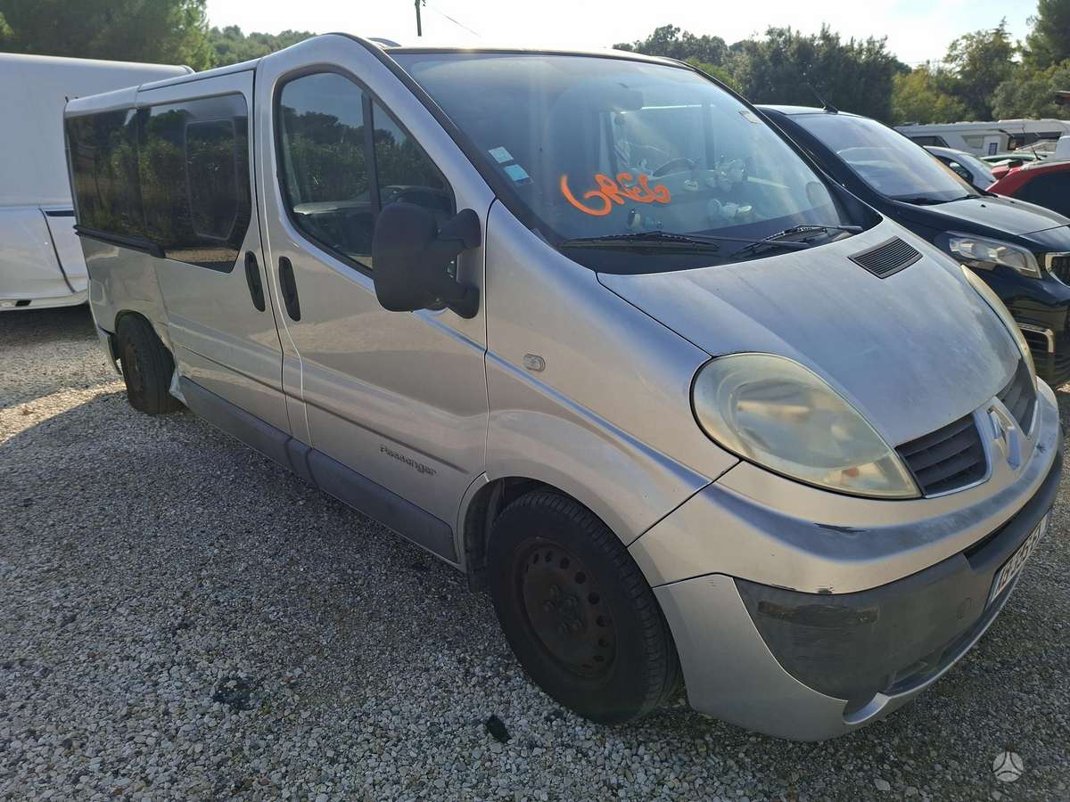 Renault Trafic 2009 — салон