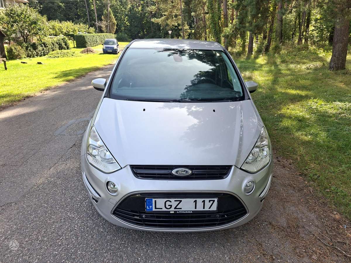 Ford S-MAX 2011 — rear view
