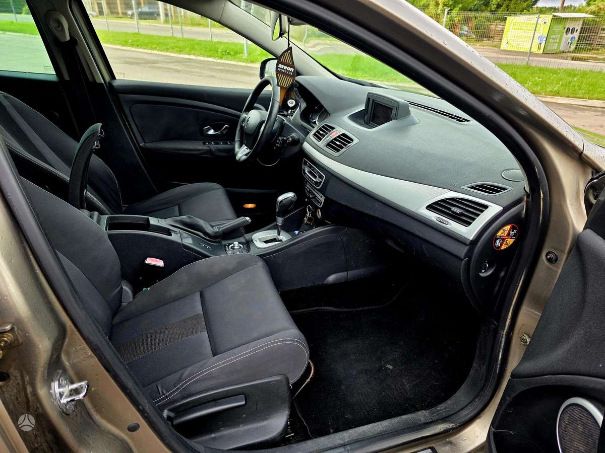 Renault Megane 2011 — photo 11
