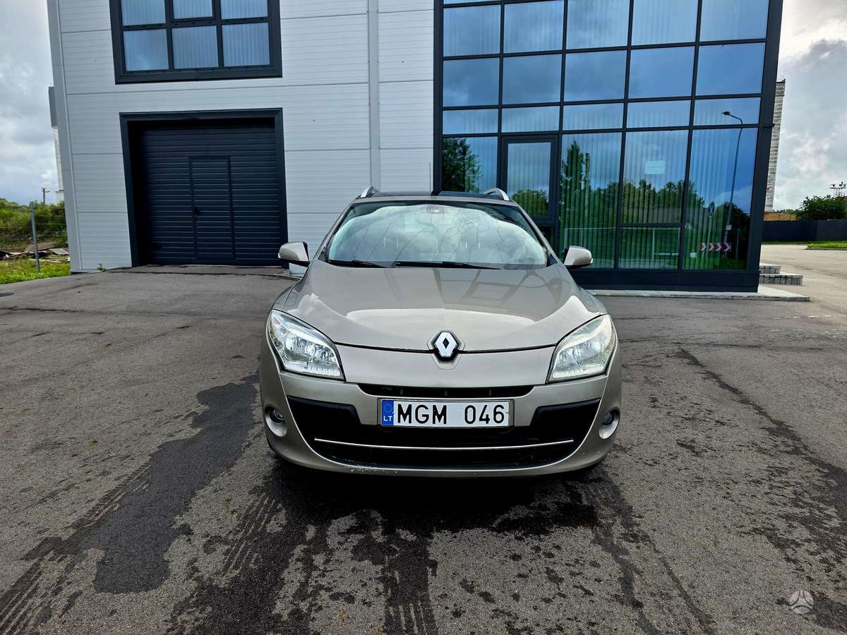 Renault Megane 2011 — rear view