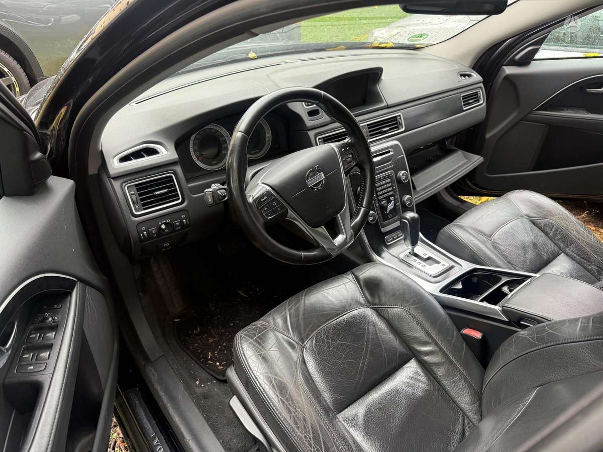 Volvo V70 2011 — engine 2400 cm³, 205 HP (151kW)