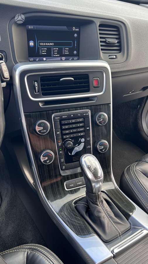 Volvo V60 2013 — photo 10