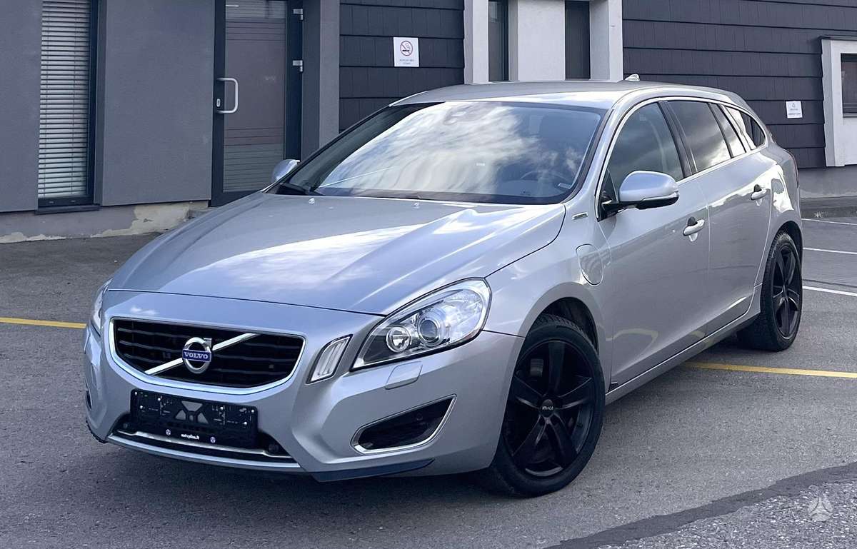 Volvo V60 2013 — rear view