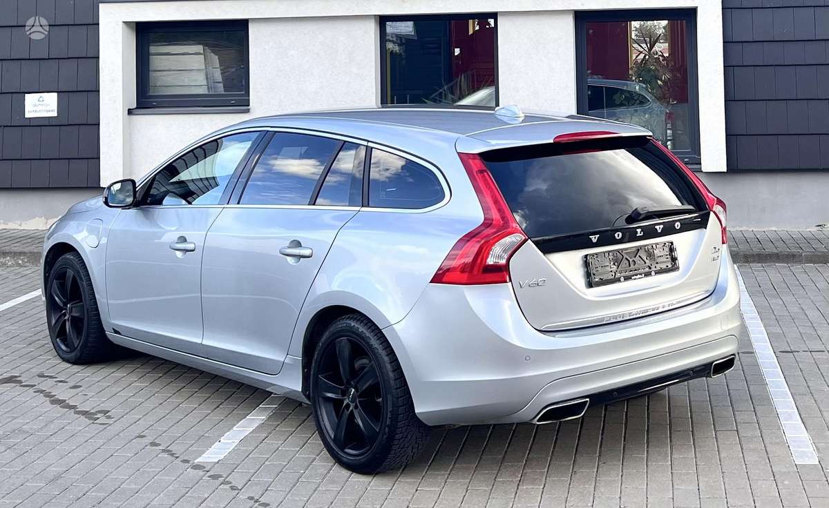 Volvo V60 2013 — engine 2400 cm³, 280 HP (206kW)