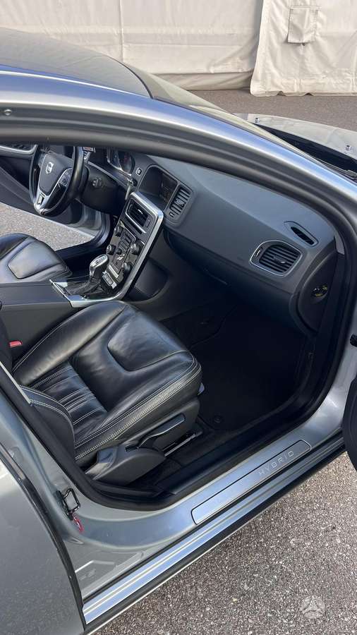 Volvo V60 2013 — photo 8
