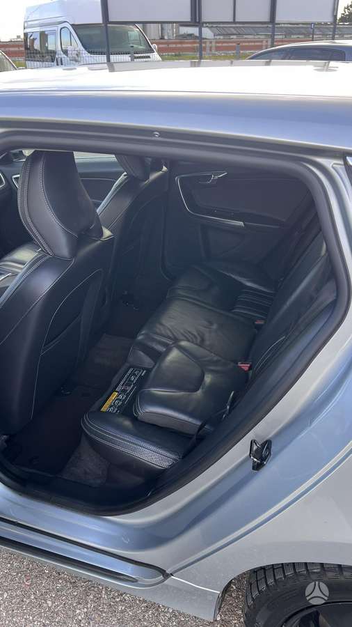 Volvo V60 2013 — photo 9