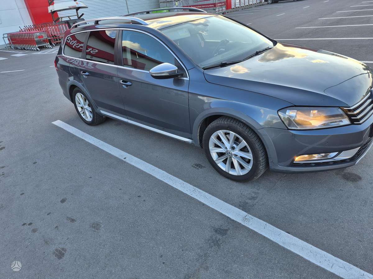 Volkswagen Passat 2014 — rear view