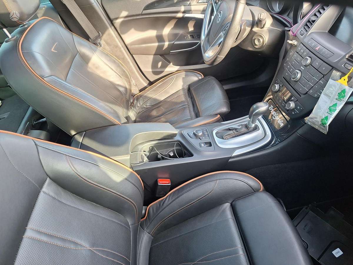 Opel Insignia 2012 — двигун 1956 cm³, 194 HP (143kW)