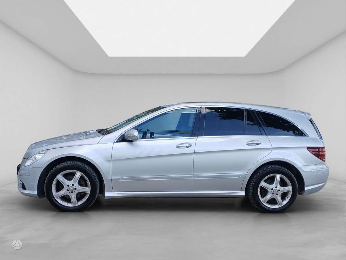 Mercedes-Benz R320 2009 — rear view