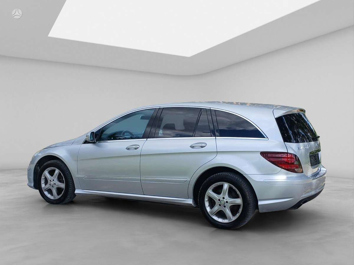 Mercedes-Benz R320 2009 — interior