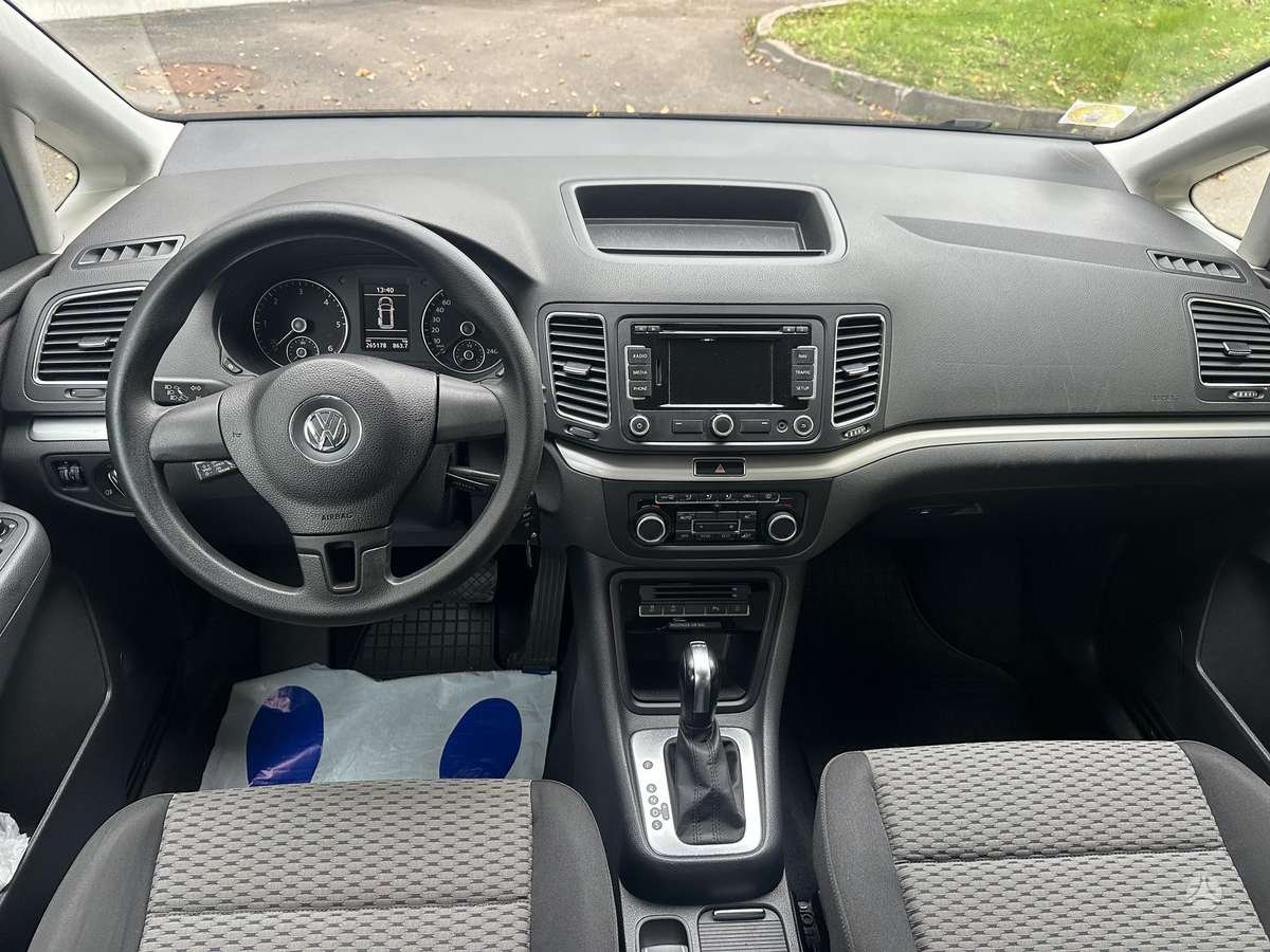 Volkswagen Sharan 2011 — photo 12