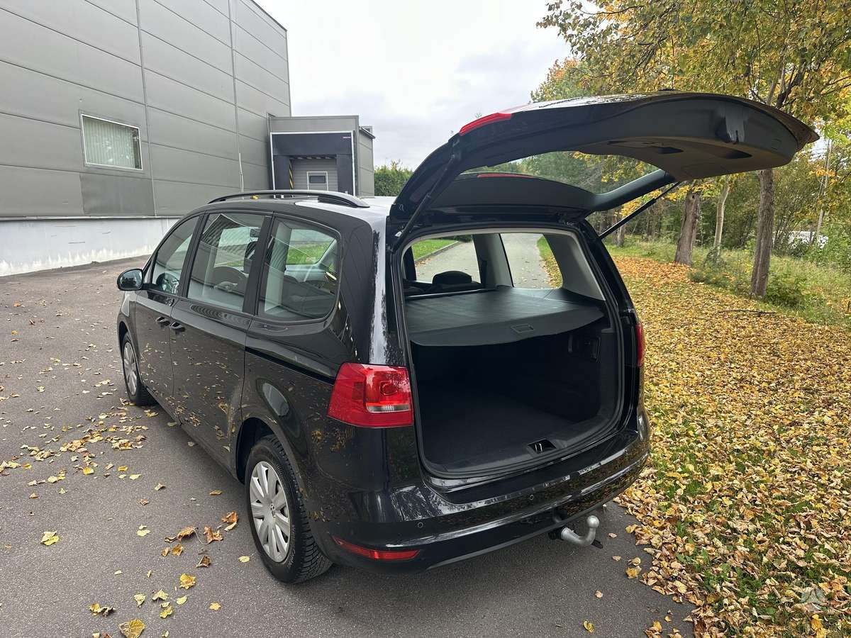 Volkswagen Sharan 2011 — photo 14