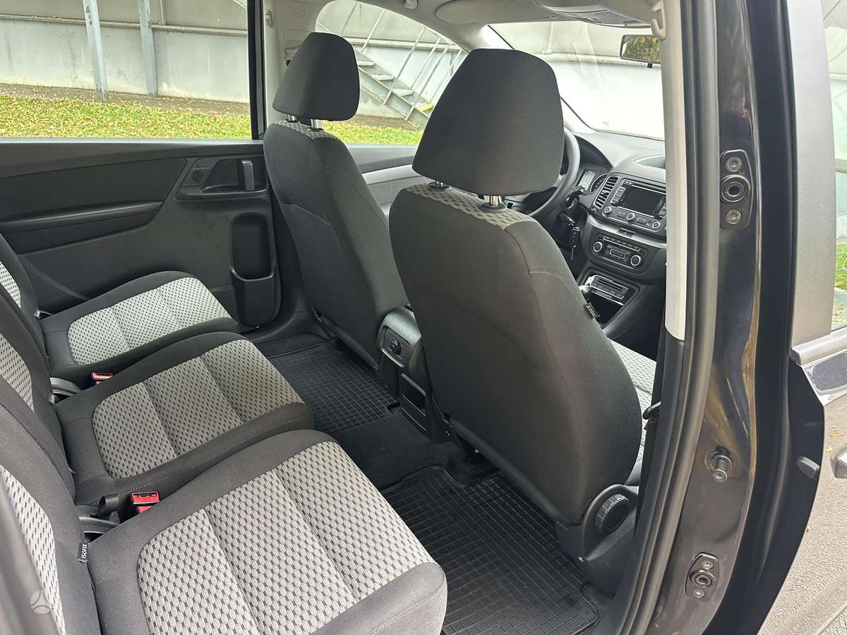 Volkswagen Sharan 2011 — photo 15