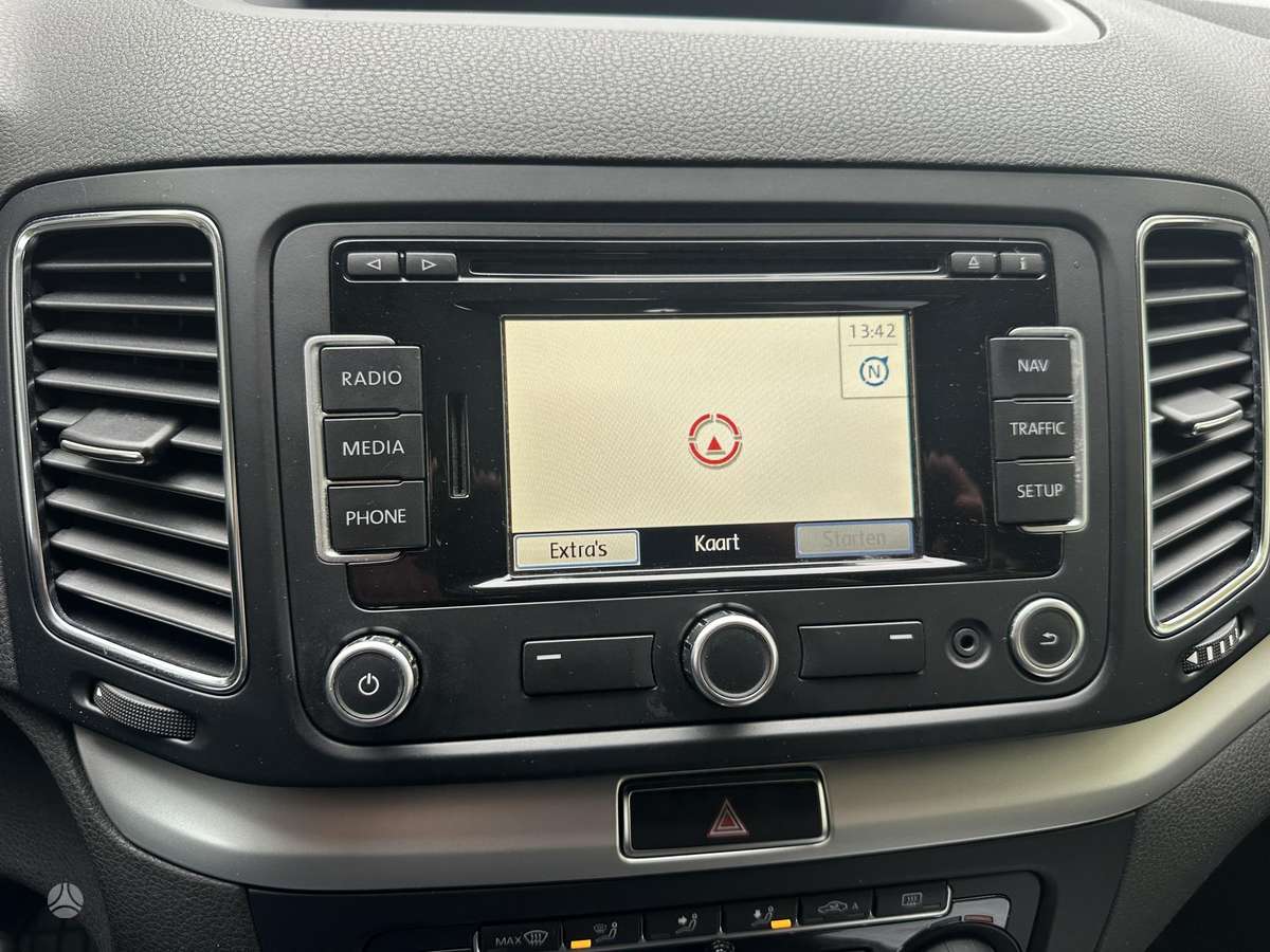 Volkswagen Sharan 2011 — photo 19