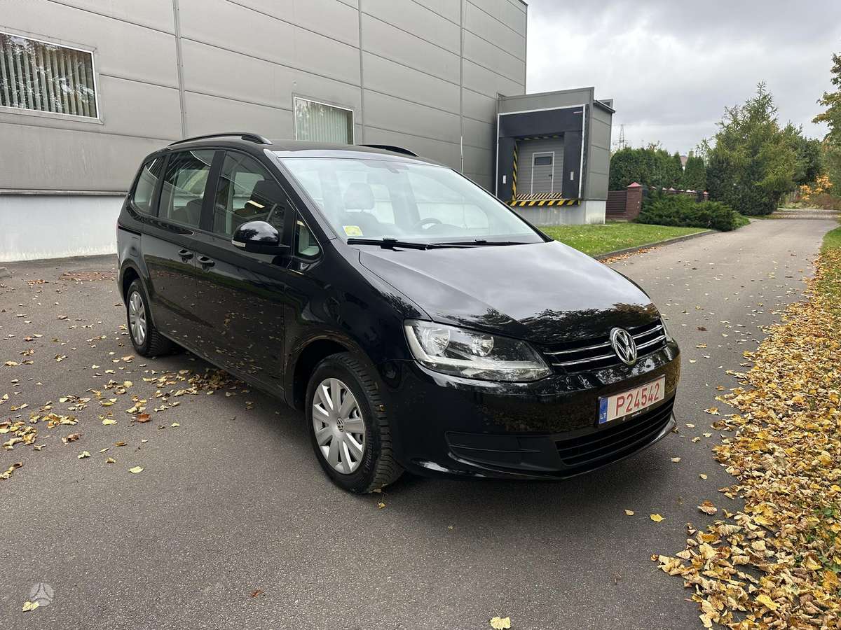 Volkswagen Sharan 2011 — rear view