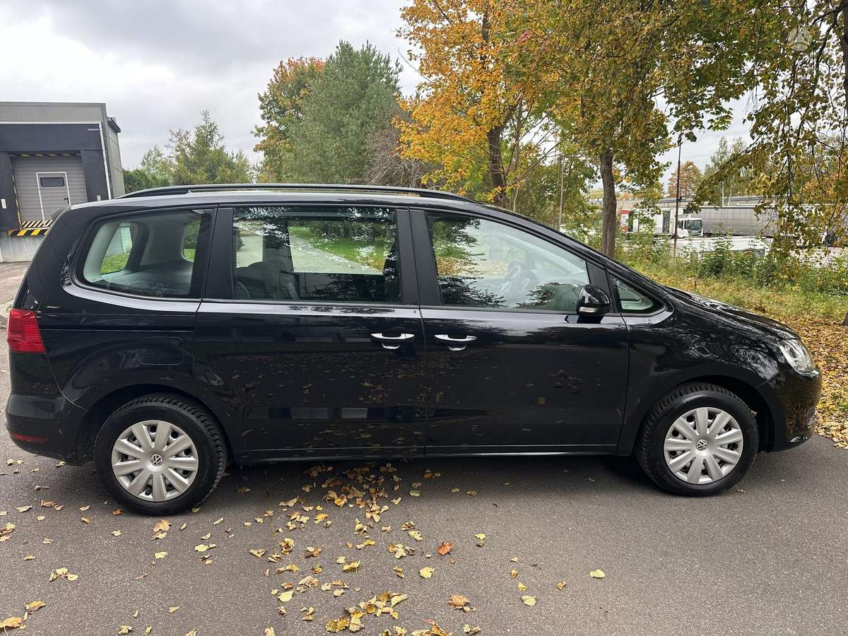 Volkswagen Sharan 2011 — interior