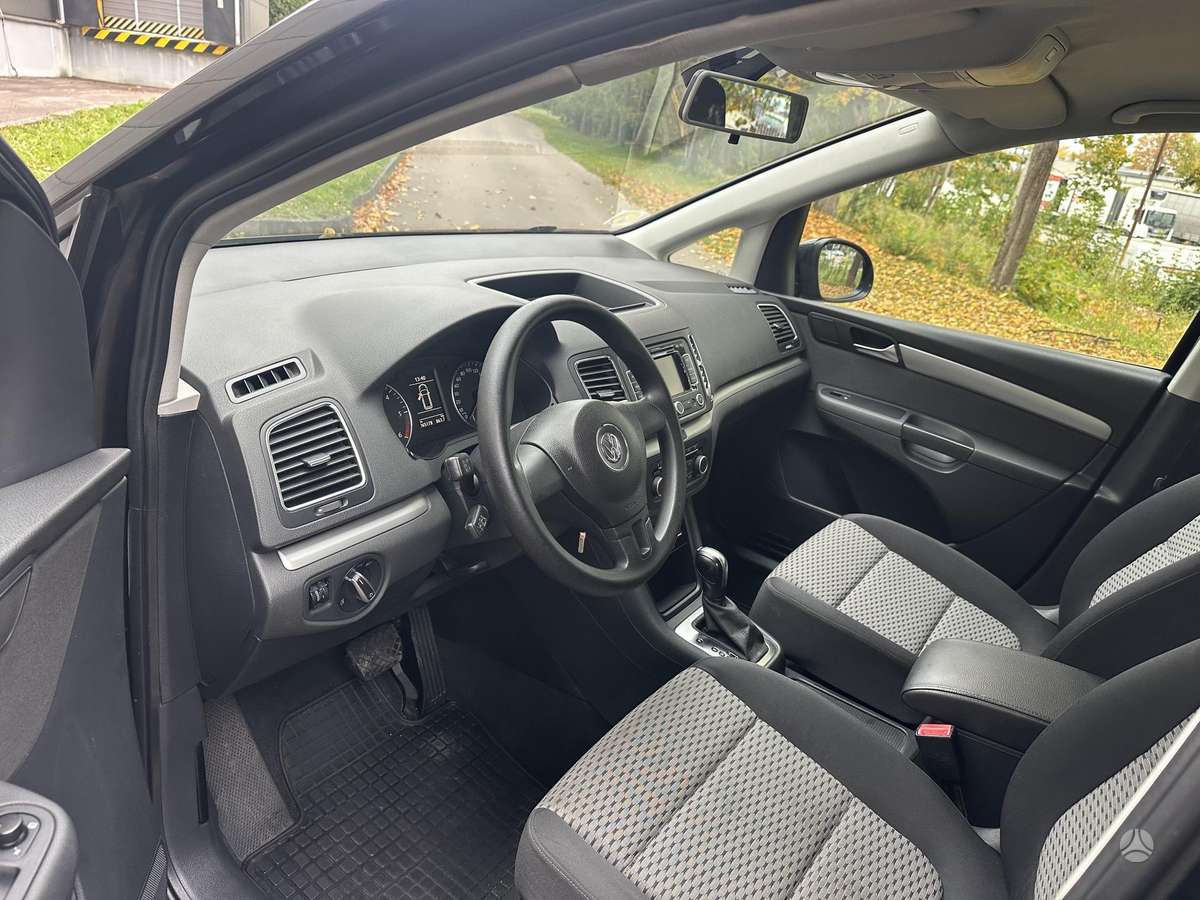 Volkswagen Sharan 2011 — photo 8