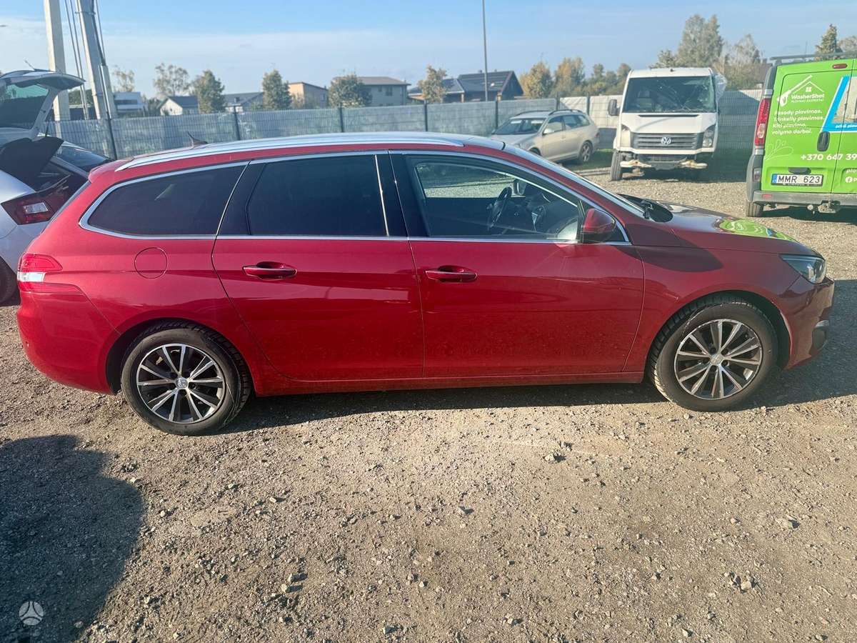 Peugeot 308 2015 — двигун 1199 cm³, 131 HP (96kW)