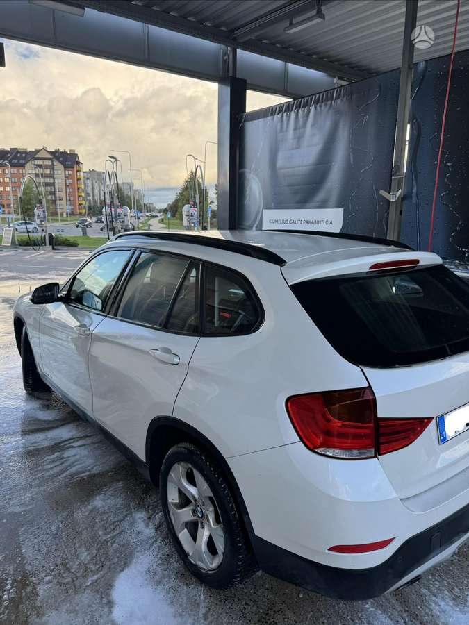 BMW X1 2013 — engine 1995 cm³, 143 HP (105kW)
