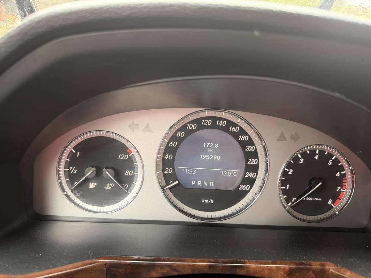 Mercedes-Benz GLK350 2012 — photo 16