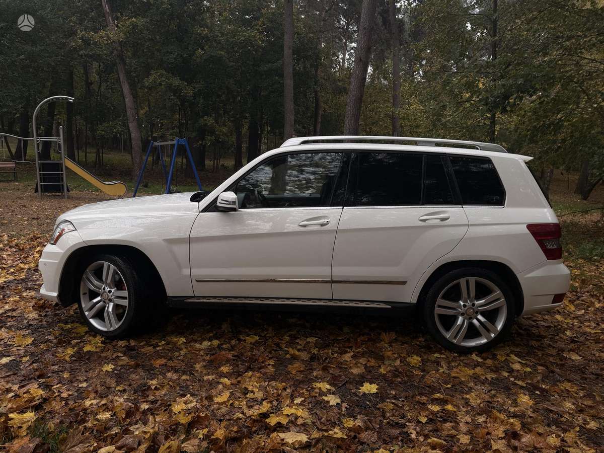 Mercedes-Benz GLK350 2012 — interior