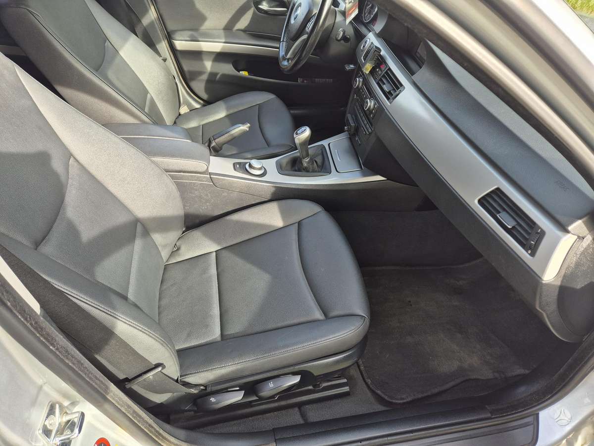 BMW 318 2007 — photo 11