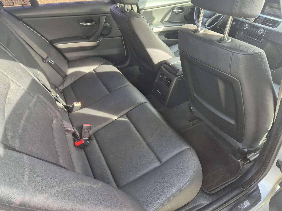 BMW 318 2007 — photo 12