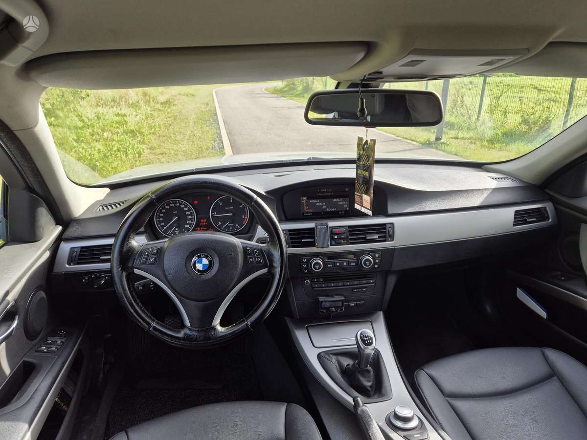 BMW 318 2007 — photo 15