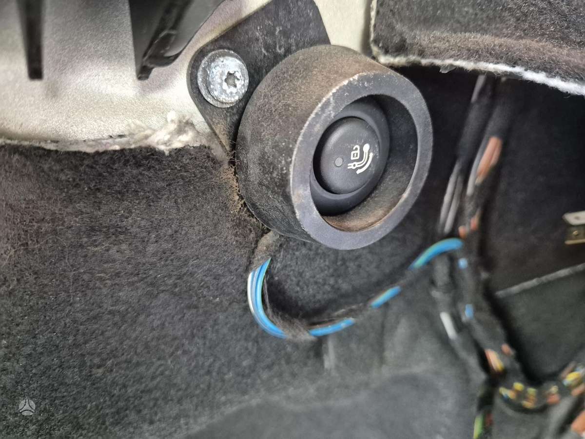 BMW 318 2007 — photo 22