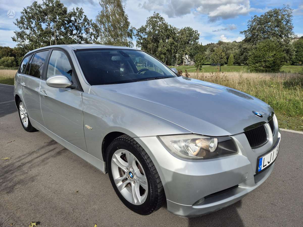 BMW 318 2007 — interior