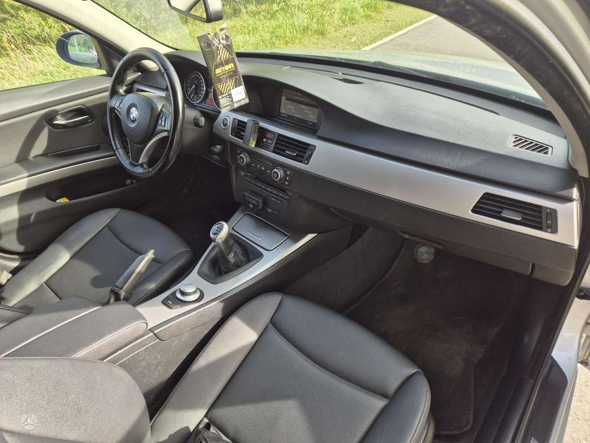 BMW 318 2007 — photo 9