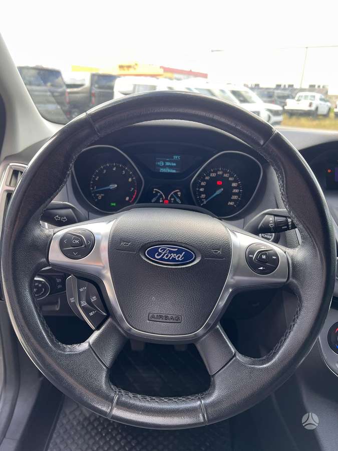 Ford Focus 2012 — фото 12