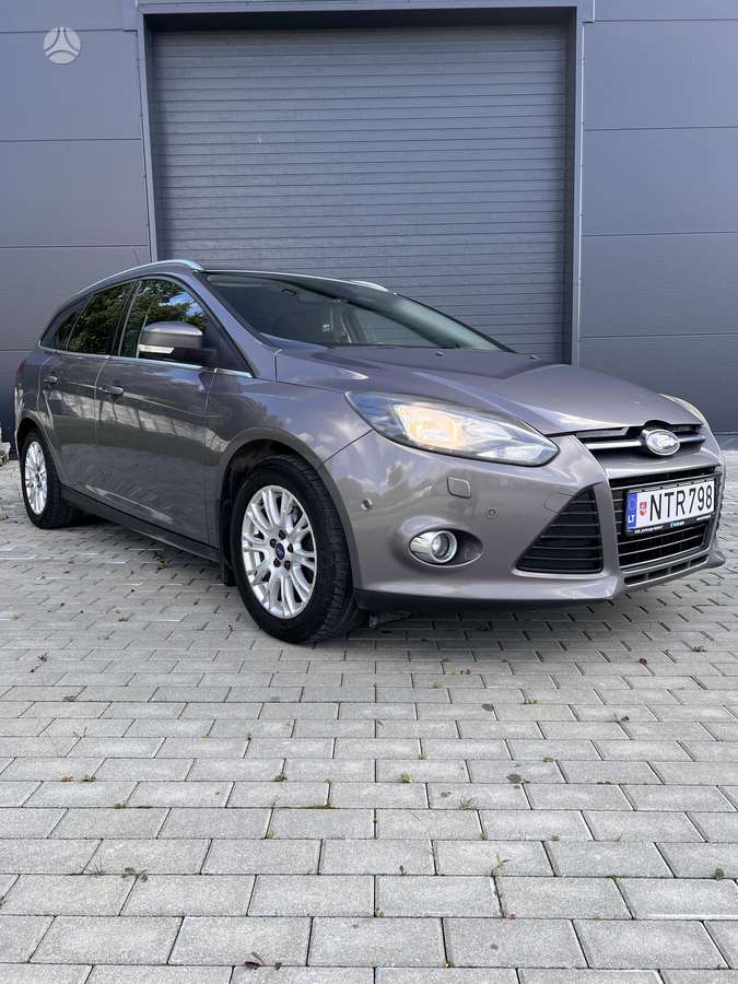 Ford Focus 2012 — вигляд ззаду
